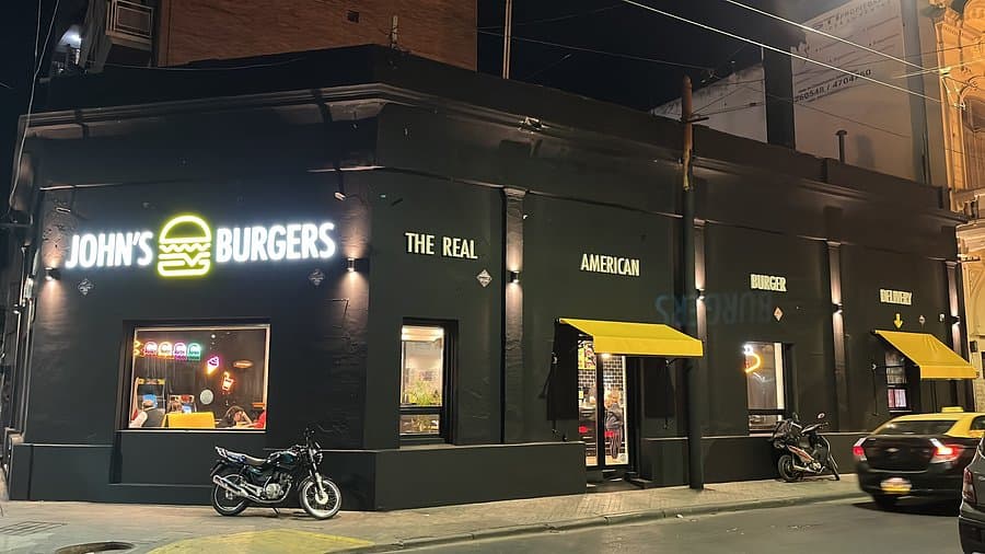 Local John's Burgers — Centro