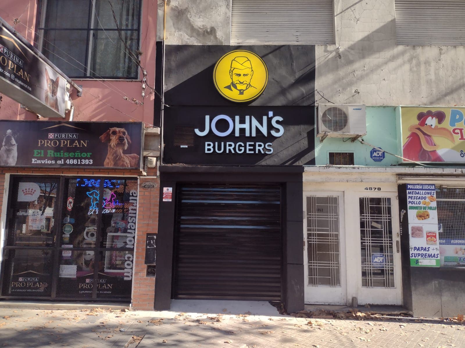 Local John's Burgers — Zona Sur